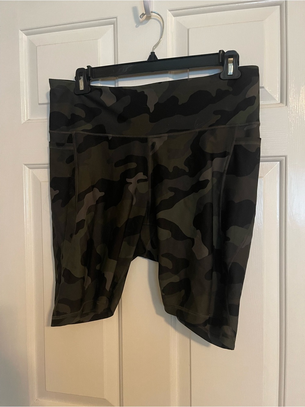 Old Navy Camo High-Rise Bike Shorts - Olive Green & Black